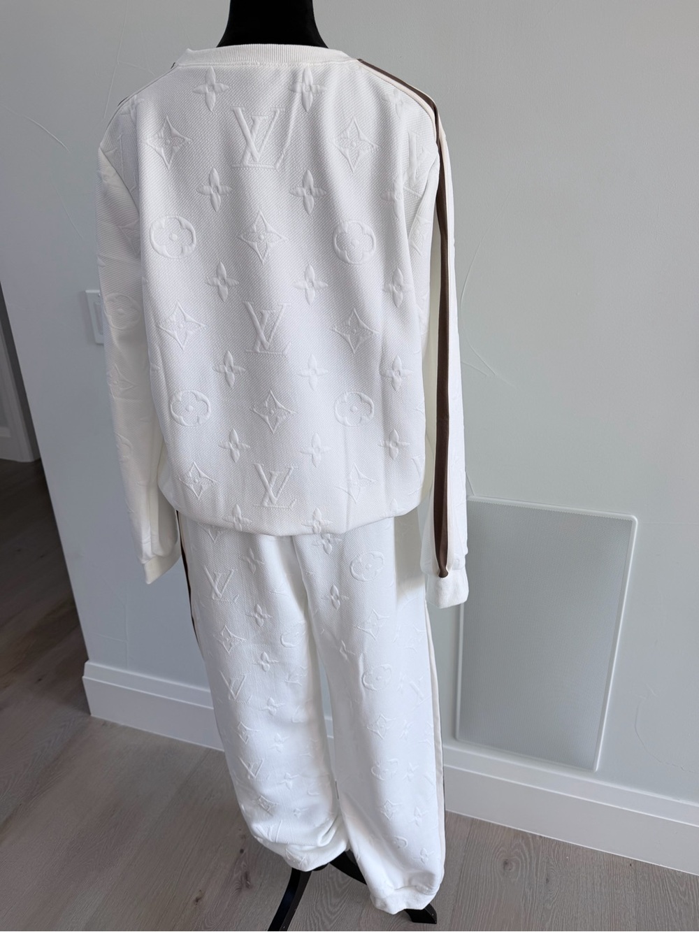 LV Women's White Logo Embossed Sweatshirt & Track Pants Set size M - Picture 6 of 10